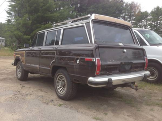 Illustration for article titled What the fuck are these guys doing with my old Wagoneer?